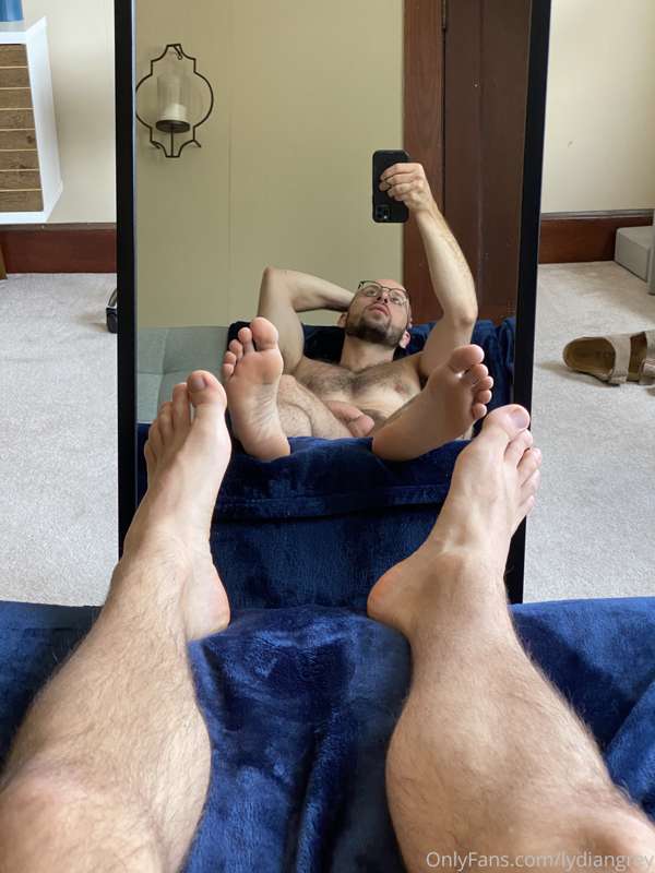 like and comment if you want me to send more of my feet to y.. 2