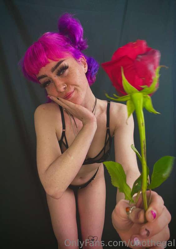 ✨☺️ oOooOoOppsiiie, teheh looks like I’ve got the rose caugh..