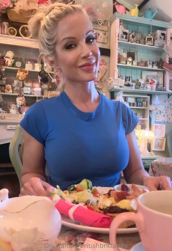 This was legitimately the cutest little cafe, so pink & defi..