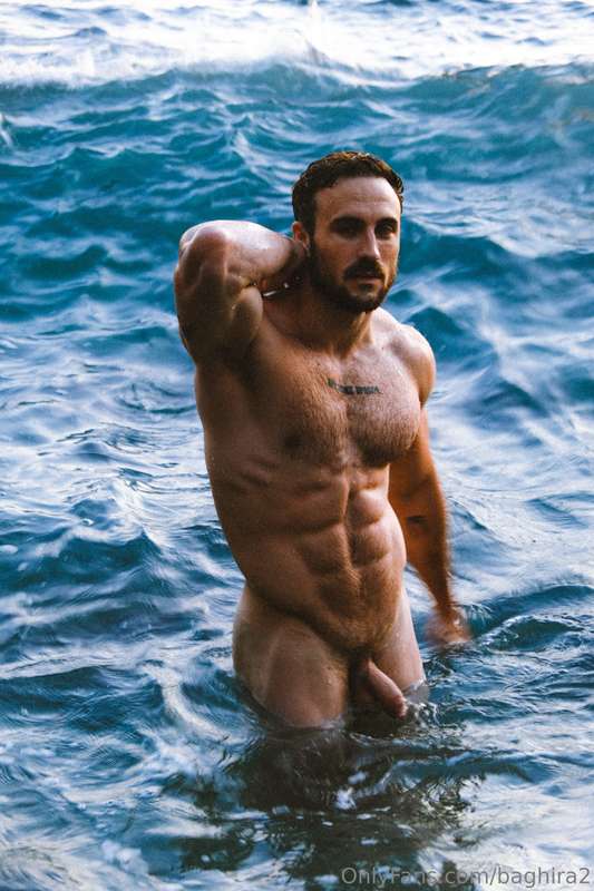 Did a super cool shooting while on vacation🌊. Might be more .. 10