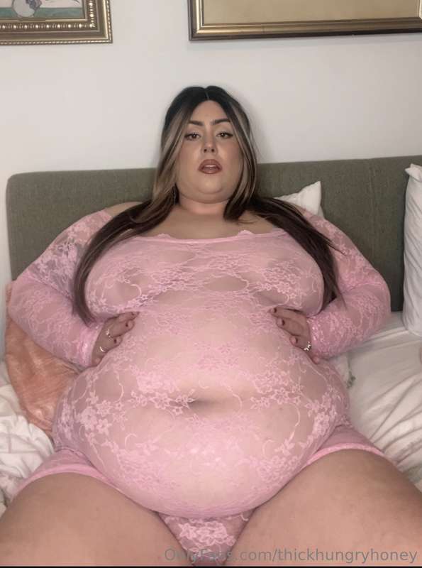 I look the cutest when my mouth and belly are full 🐽🐽🐽 18