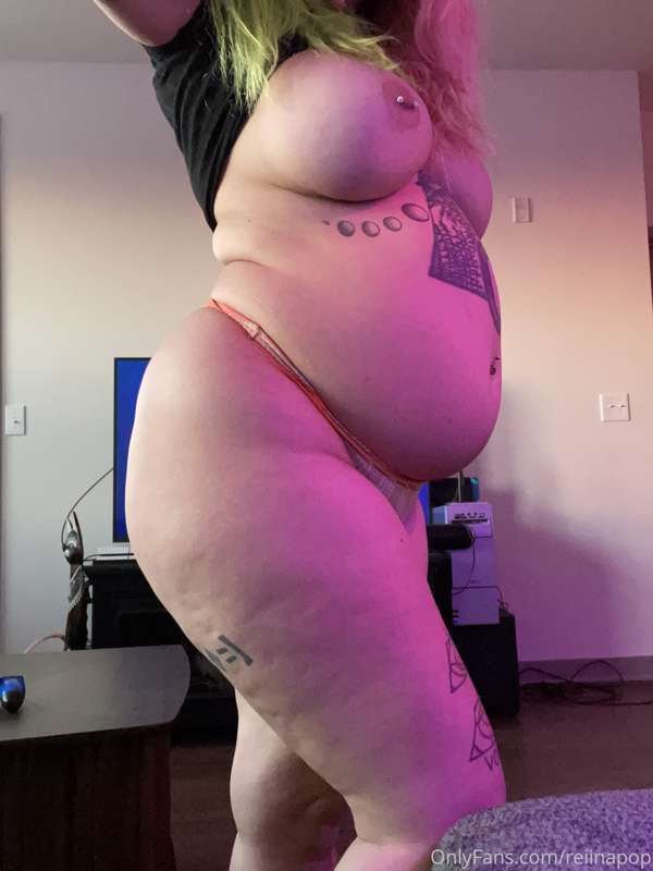 belly after the 2L chug!! 😻 3
