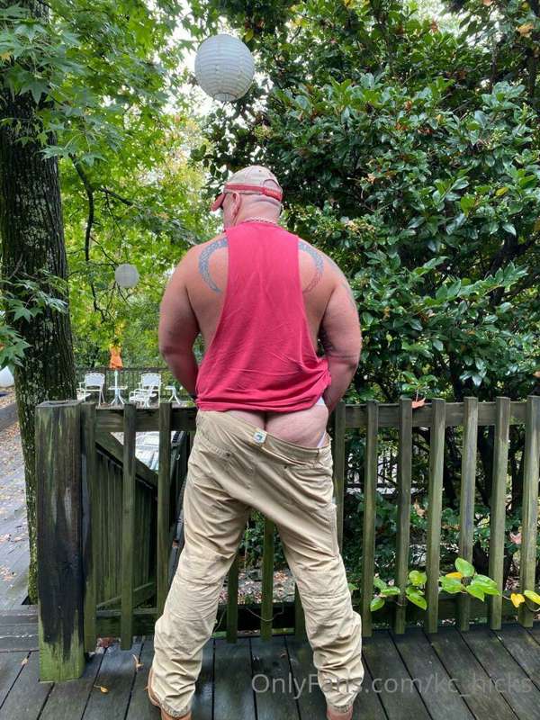 When your buddy like to take photos of you taking a leak