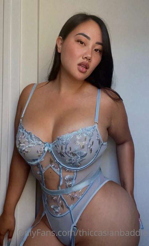 Happy Monday daddy! do you like my new set??🦋