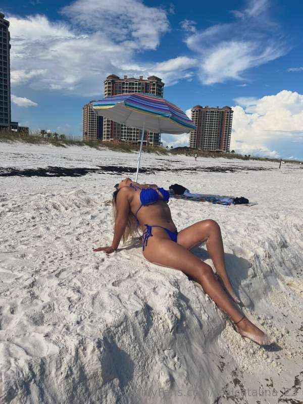 Let me be your beach babe 🏝️