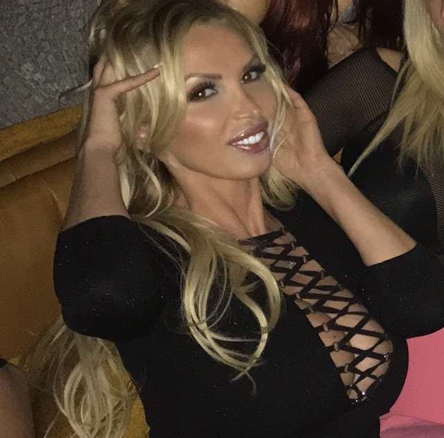 Nikkibenz.Com