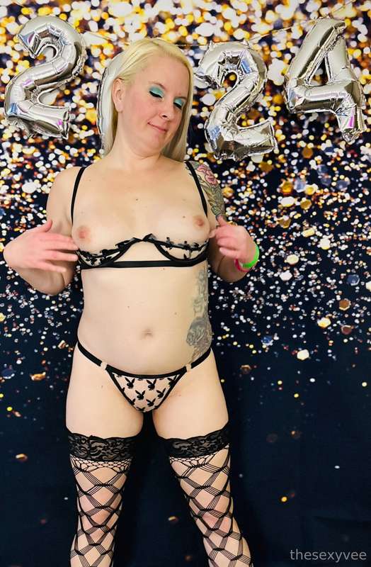 **Let me be your January Playboy Playmate!** 💋 1