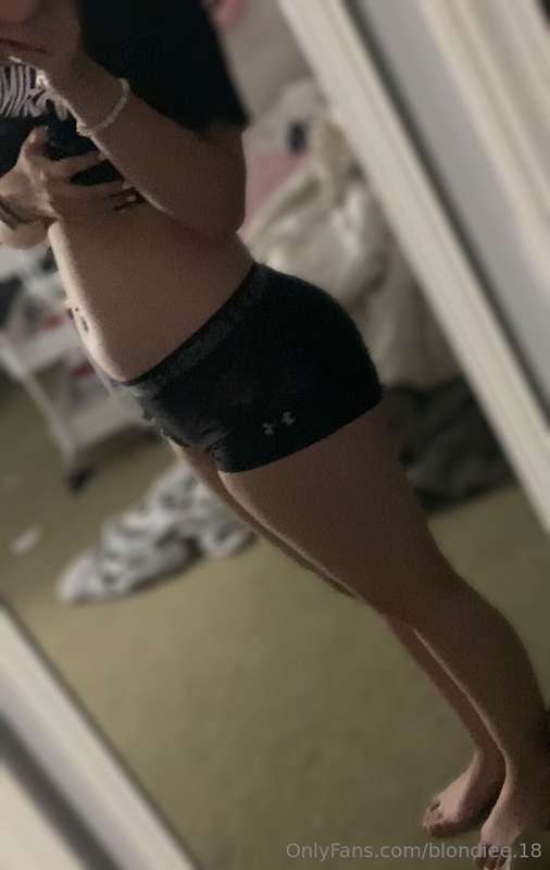 Throwback Thursday✨ I used to loveeeee wearing these shorts .. 1