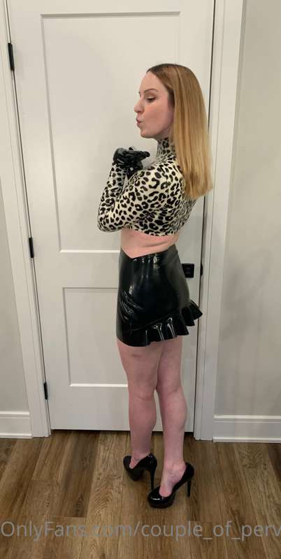Feeling sexy in my new latex crop top