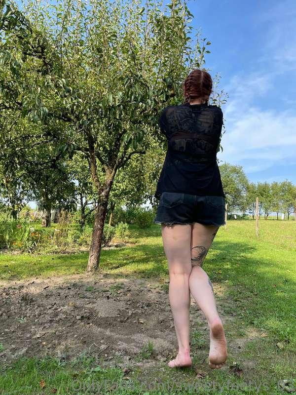 Being barefoot all day means super sweaty and dusty feet … y.. 1