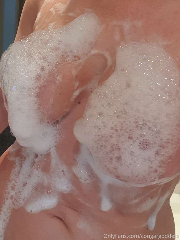 Birthday bubbles! Make that 54 now...!!🥰😘