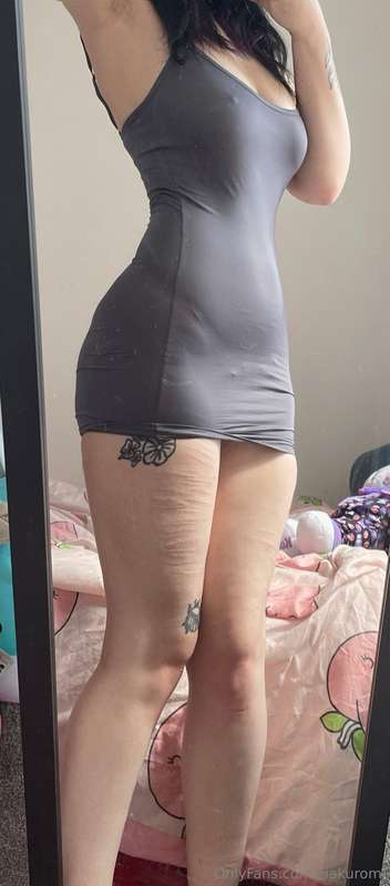 Thigh fucking vid with back and front pov and some cute pics.. 6