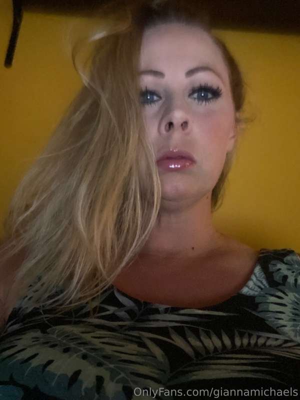 xoxox its been a long day..... xoxo wanna chat?