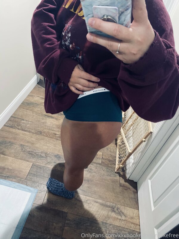 Oversized sweatshirts, boy short panties, and socks ✨? hiiii..