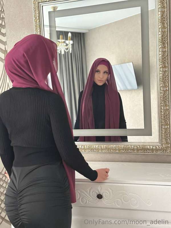 What do you see in the reflection of your mirror? 🥰 Do you n..