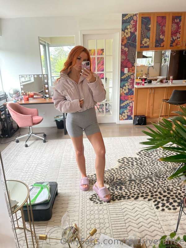 Going out Xmas shopping! 🛍️ Do you think you deserve to be o.. 2