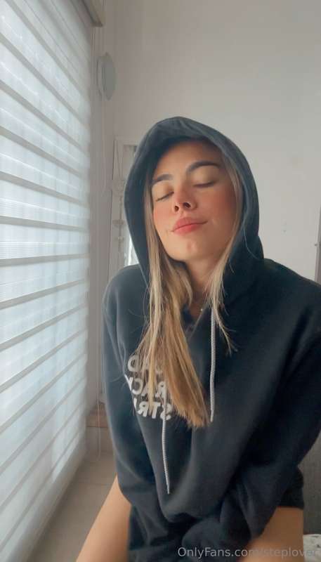 May I borrow your hoodie??🙄 2