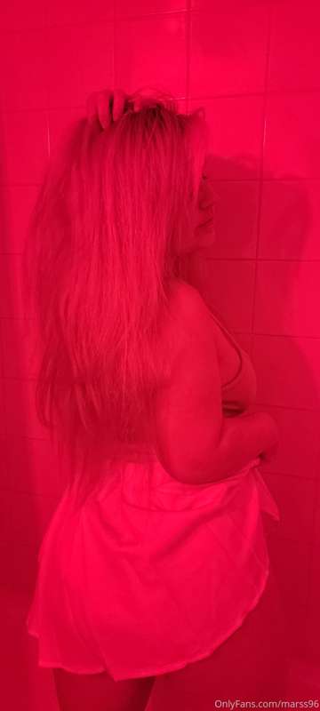 Finally a shower video 🥰🚿 here are some stills ! 7