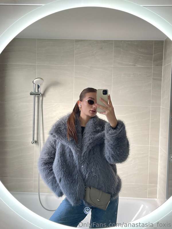 What do you think of my outfit? I think it looks good on me 