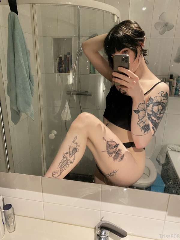 Hii :3 🖤

Just coming thru with some quick pics of my new ta.. 5