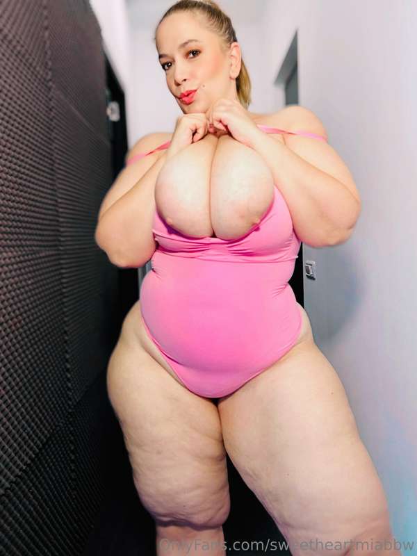 I just love the color of this bodysuit ! 4