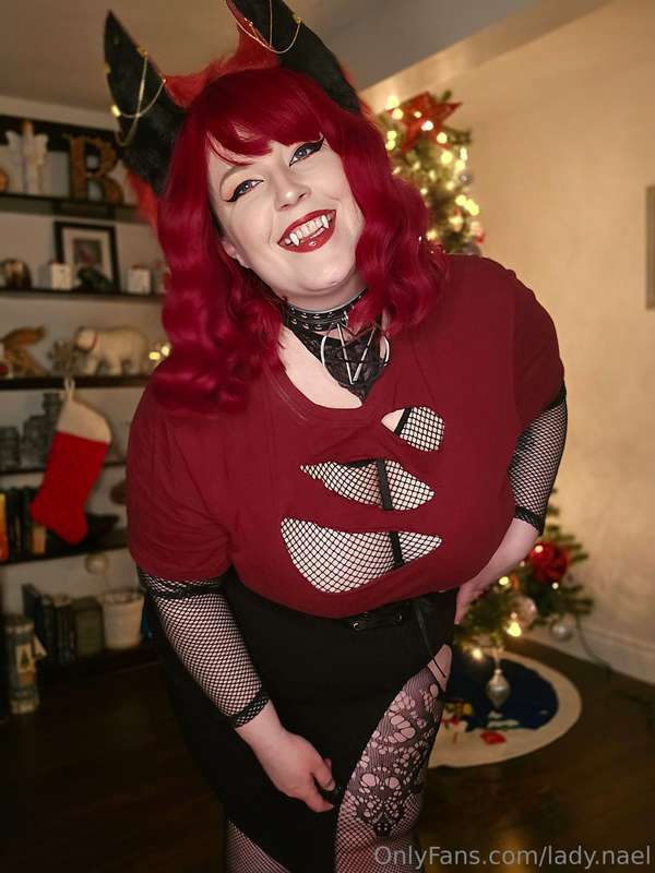 Merry Christmas from your favorite hellhound~