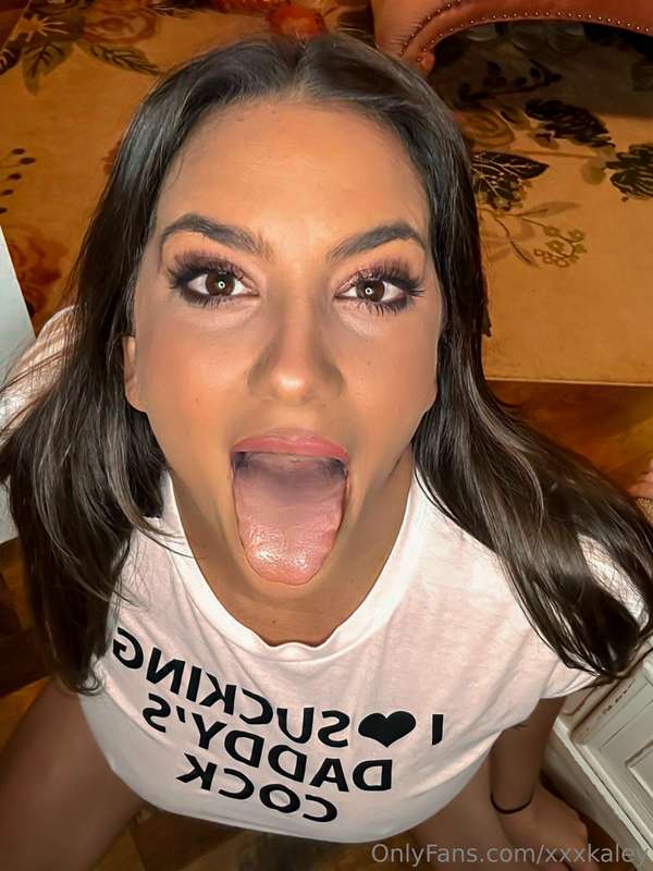 Hi😛💦