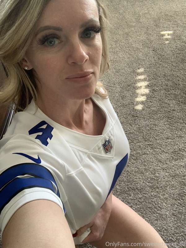 Rooting’ for my Boys today! Anyone else? Swipe to see how ho.. 2