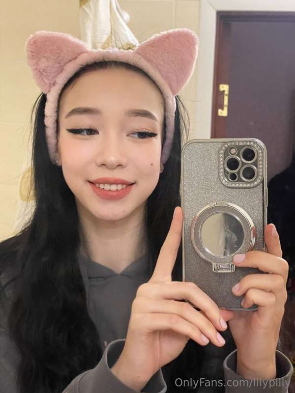 just feeling sweet, sassy, and super cute here 😊 wanna take ..