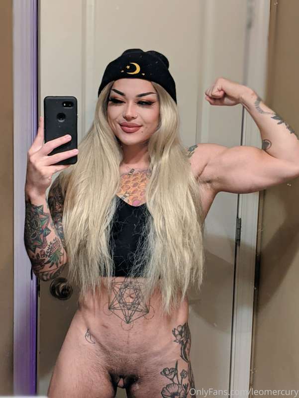 being pretty is so much fun. would you let this muscle babe .. 1