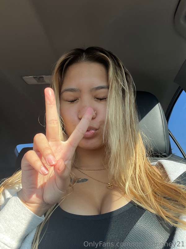 Car rides and cute vibes! 💖✨