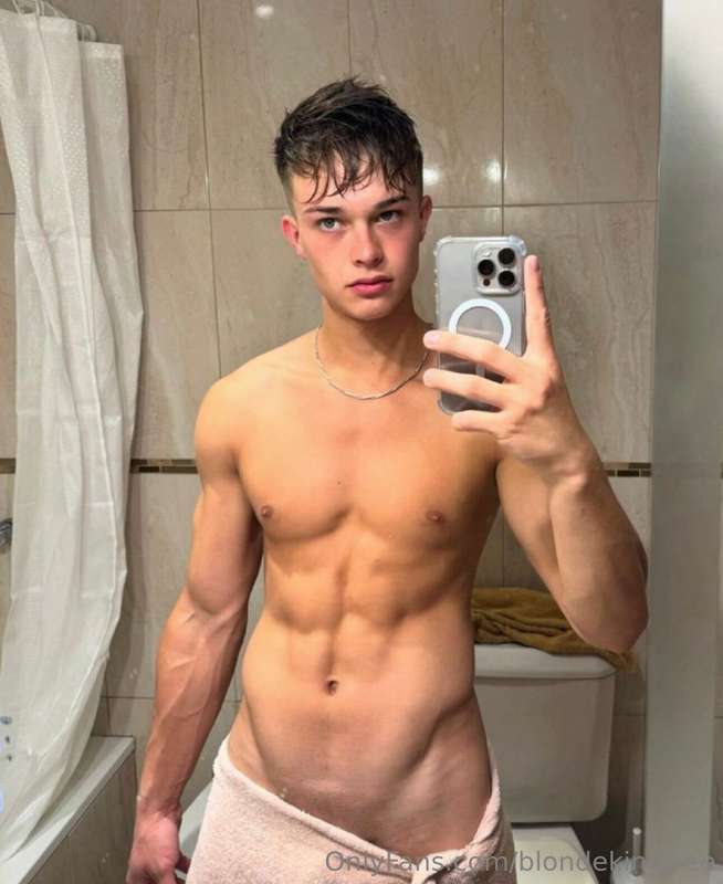 When I first saw @nova.ashwood even I had a trouble to keep .. 1
