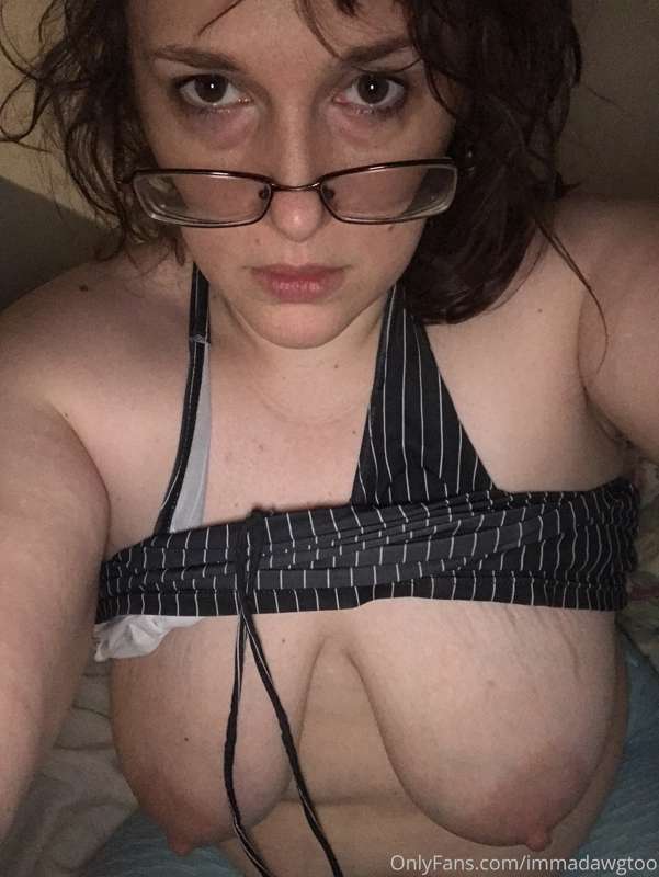 😘 23