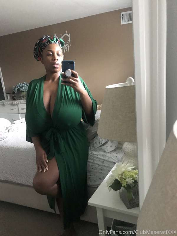 Your Emerald Goddess is here to tantalize you. Let’s talk in.. 2