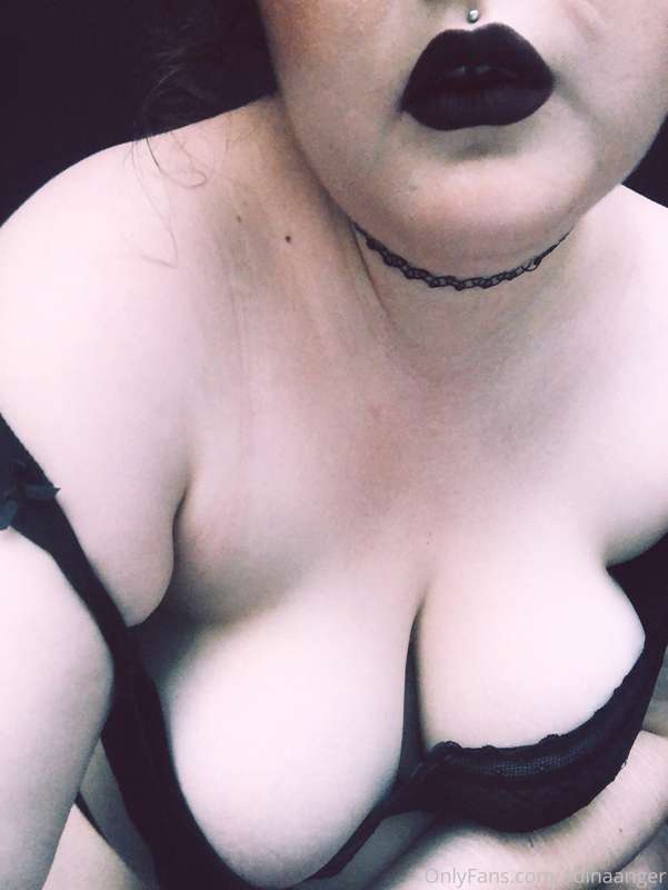 this full photoset gives me a charming amount of hubris 🖤 do.. 1