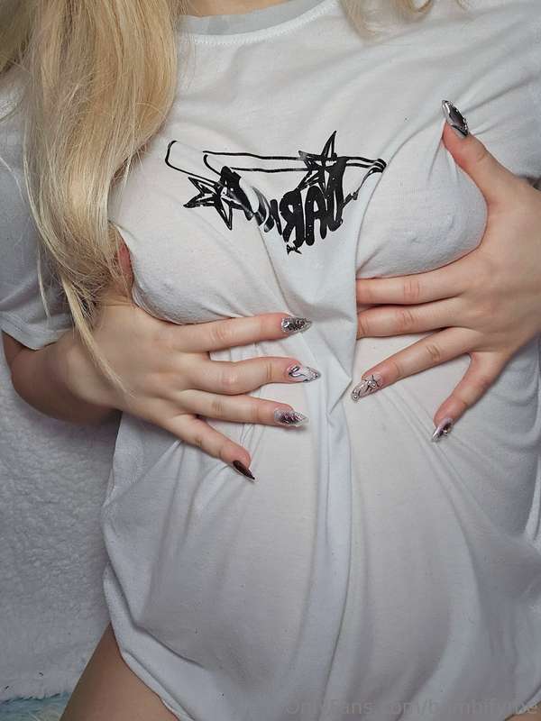O-ooh whats that ? This stupid slut got some real nipples pi.. 6