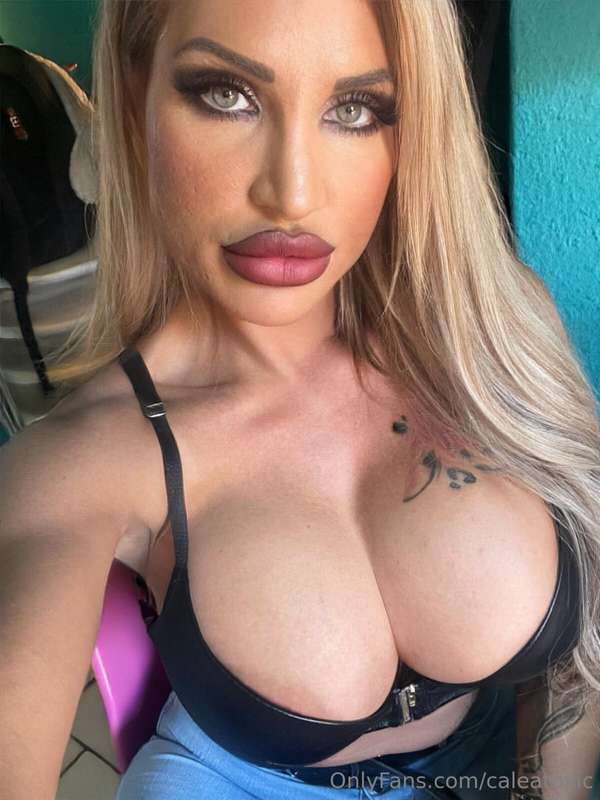 Your bittersweet seduction wishes you a good morning 💋