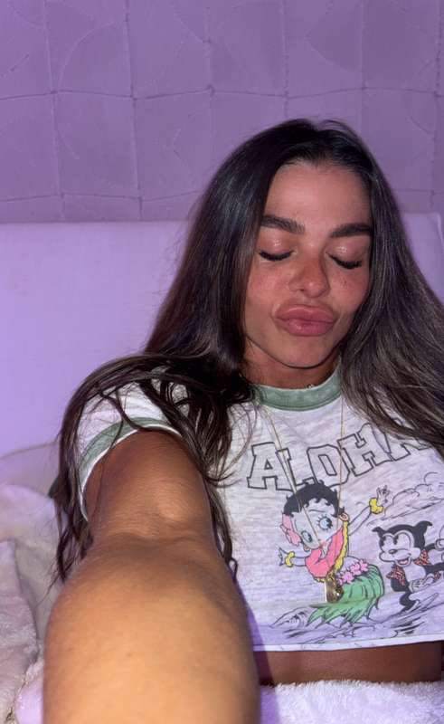 Kinda bored, kinda horny… DM me ;) 
