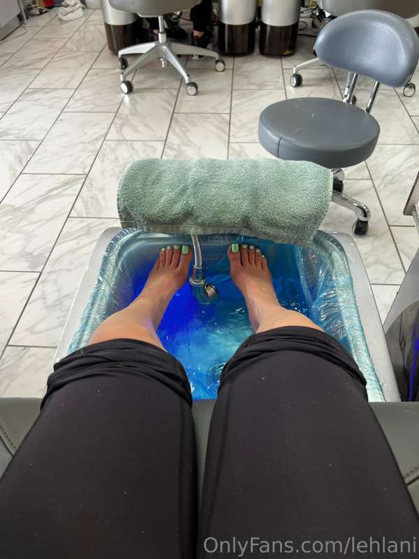 At the salon 🥰 thank you guys for allowing me to go so often.. 1