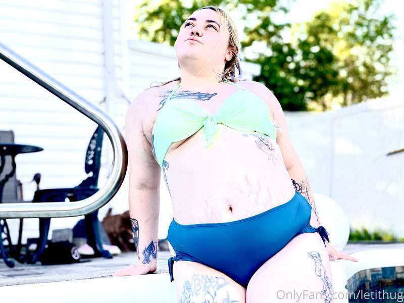 💦𝕄𝕠𝕟 𝕍𝕀𝔹𝔼 𝕊𝕦𝕟𝕊𝕙𝕚𝕟𝕖☀️💥 #swimmingpool 🌊🏄🏼‍♀️