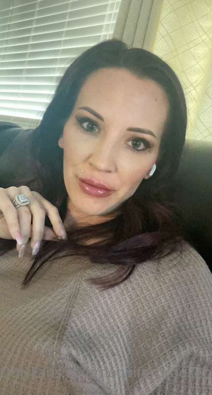 Hey babes! Happy Tuesday! Most of y’all like to see a glimps..