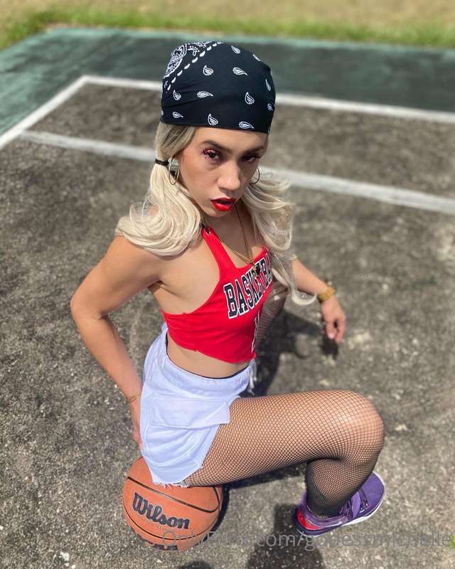 ¿Me acompañas a la cancha? ⛹️‍♀️🔞🥵🏀❤️