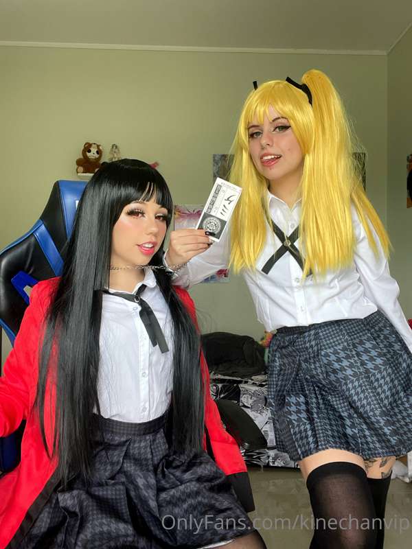 Do you like it when my friend and I cosplay?🤤 2
