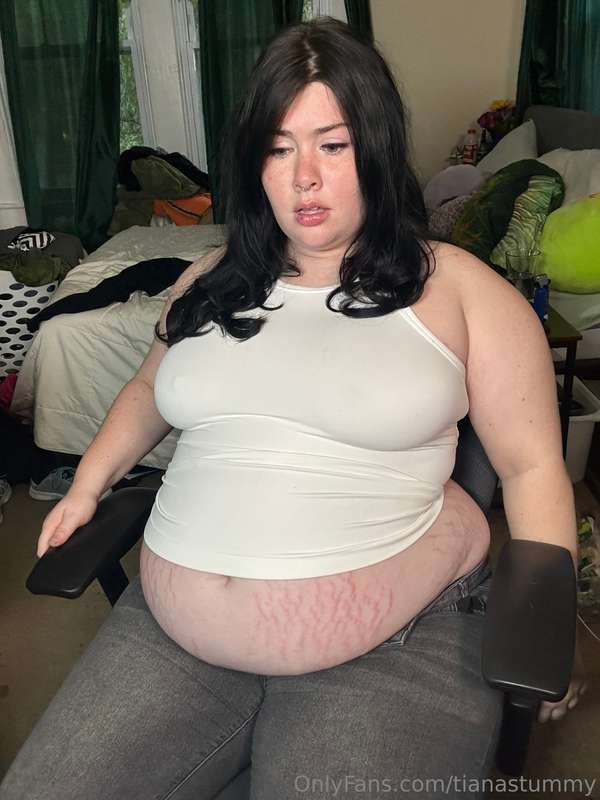 tfw ur size fucking 14 lululemon top has problems holding ur..