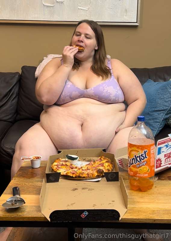 Coming soon: 15 minute Dominos stuffing! PIZZA. IS. LIFE. 🍕🍕..