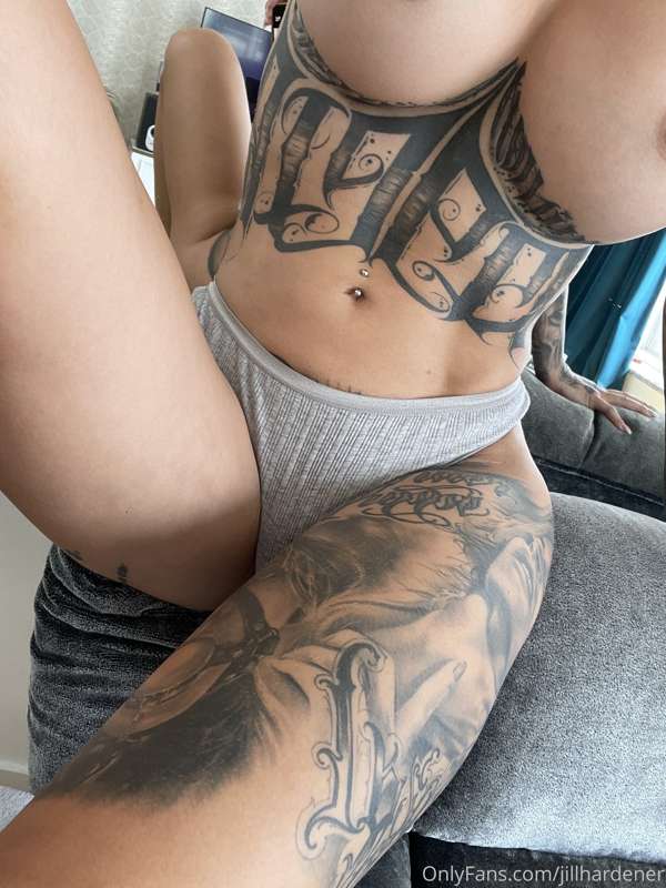 Good morning. Wanna come between my legs? 😍