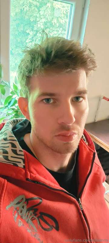 Hi, have a nice Monday night everyone :)After a weekend wher..