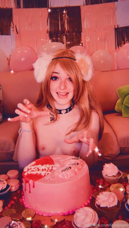 Hi I’m 25 today! 💕 3