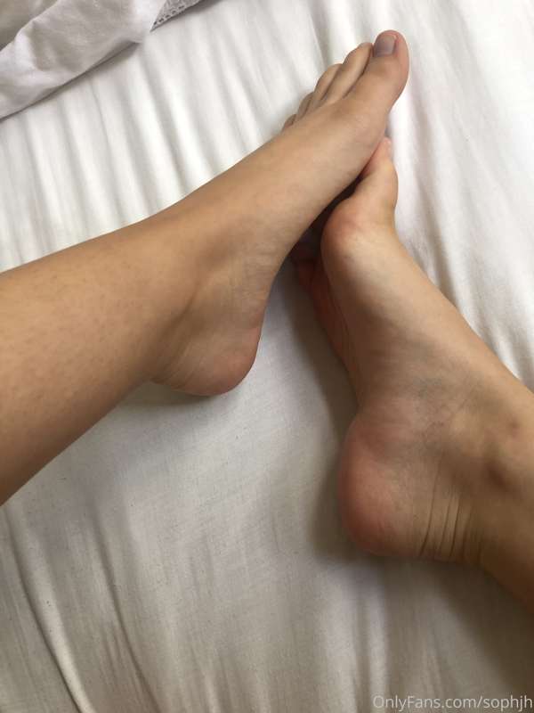 Who likes my little feet? 🦶 2