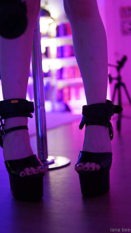 Any heels sluts? 9